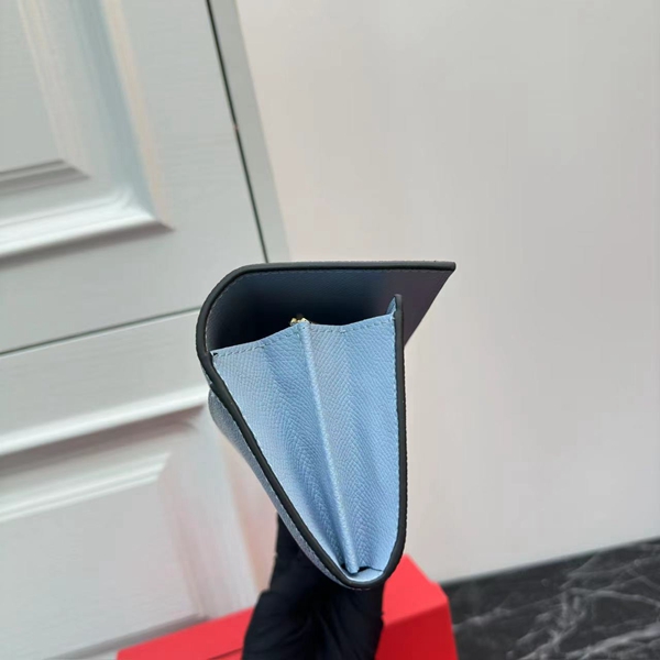 超激安ブランド財布偽物着用イメージ